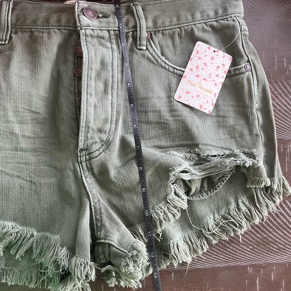 NWT Free people olive green distressed shorts 30 - Picture 5 of 5